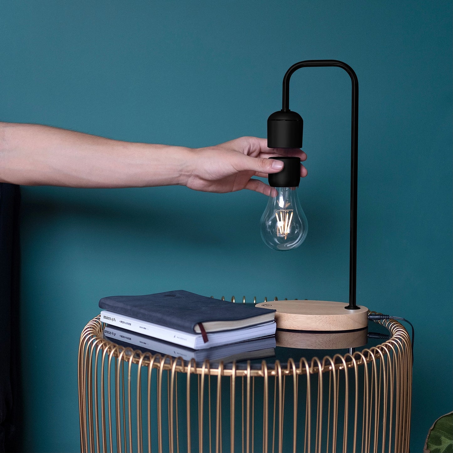 Levitating Lamp Edison-Style Light Bulb with Oak Base: Magnetic Levitation, Eye-Catching Design
