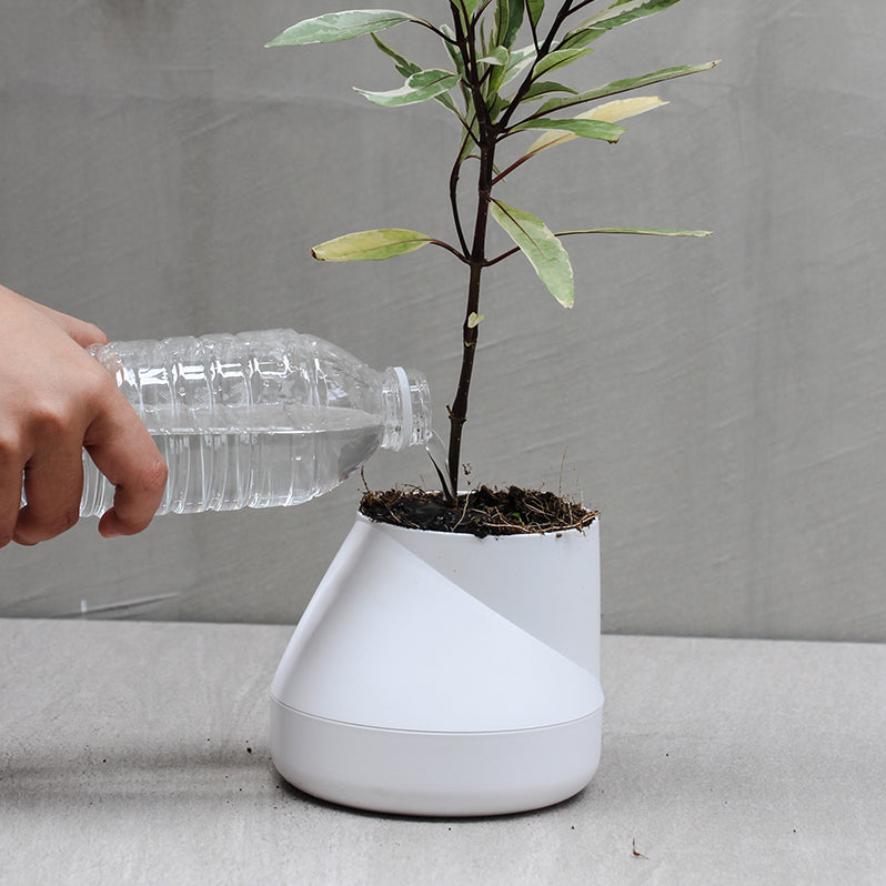 Plant Pot with blend-in water reservoir (Small)